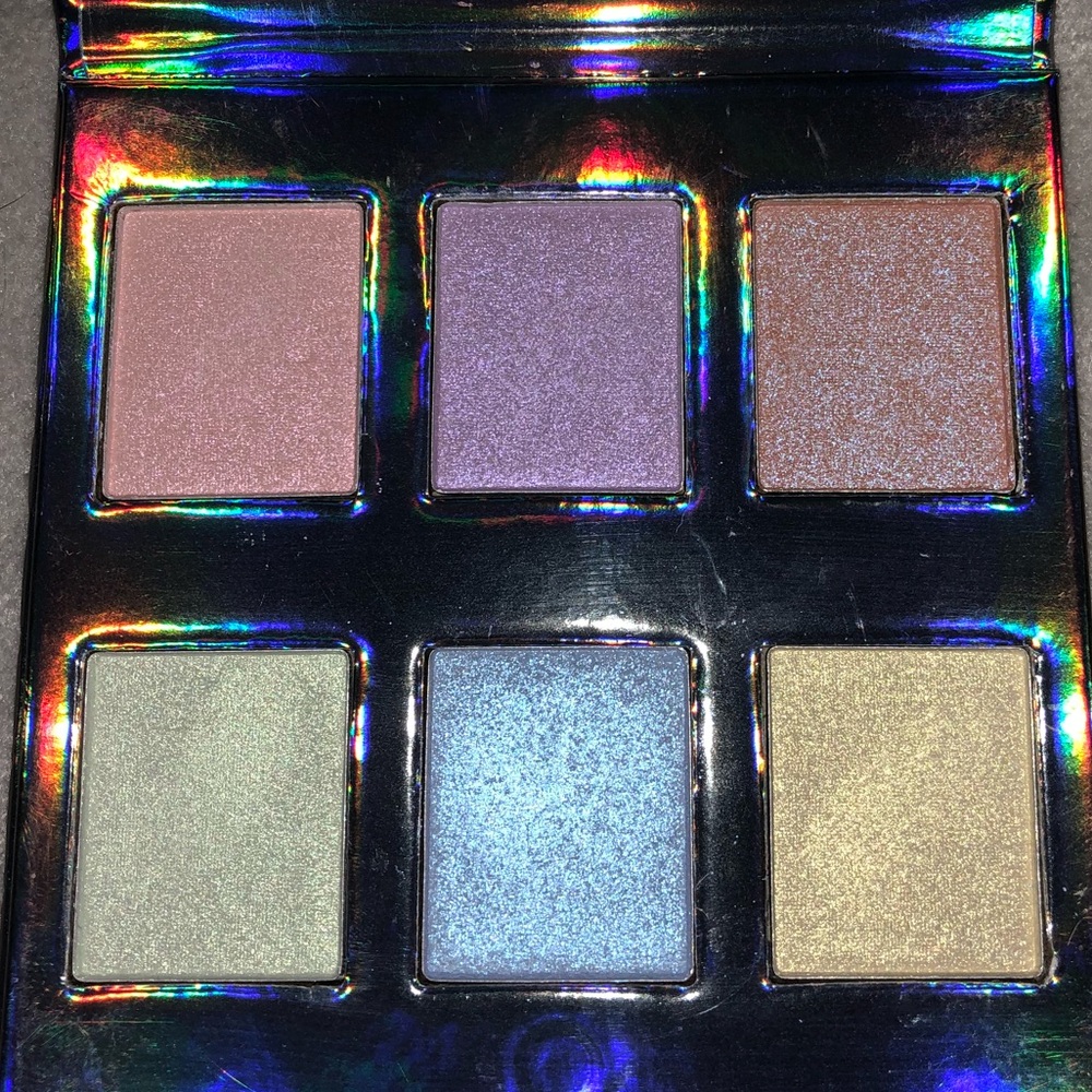Naked cosmetics holographic highlighter palette